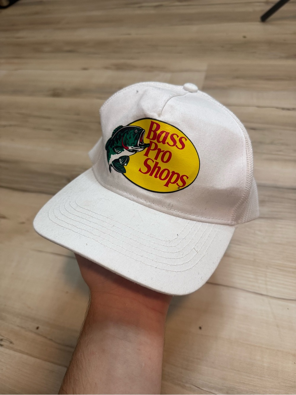 Bass Pro Shops Men’s White Logo Cap